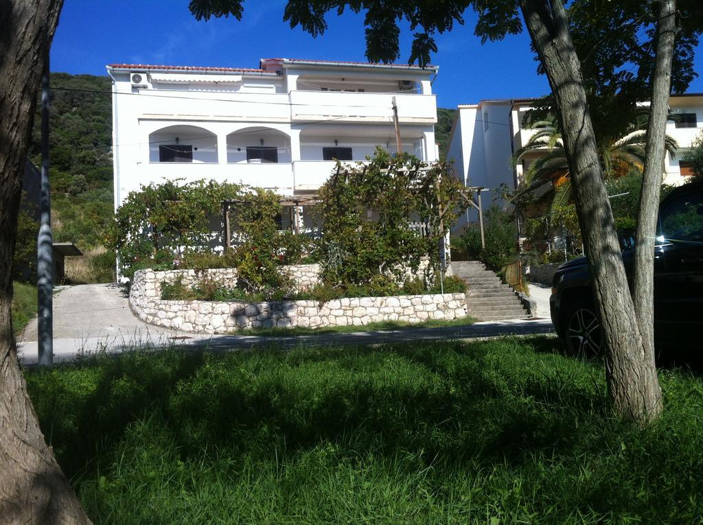 Pljesa Apartments Supetarska Draga Exterior foto