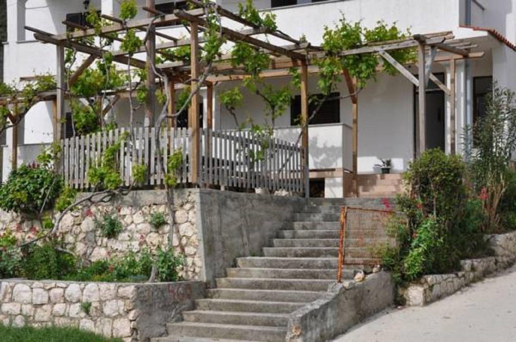Pljesa Apartments Supetarska Draga Exterior foto
