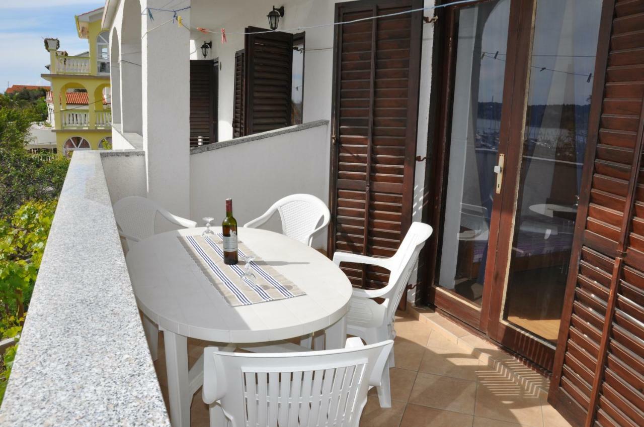 Pljesa Apartments Supetarska Draga Exterior foto
